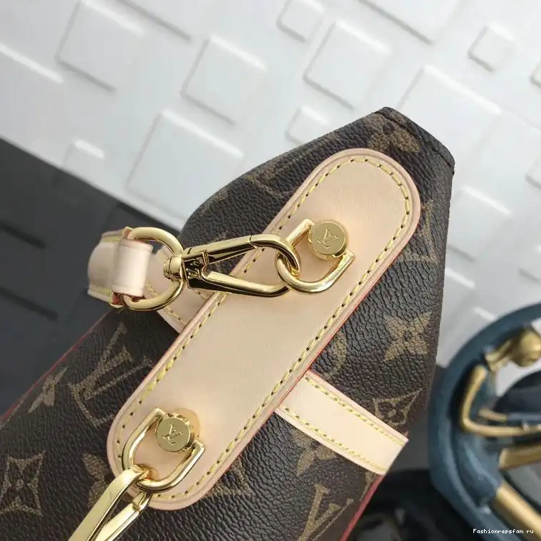 Fashionrepsfam ru LV 19T1L0043 Bags 0810